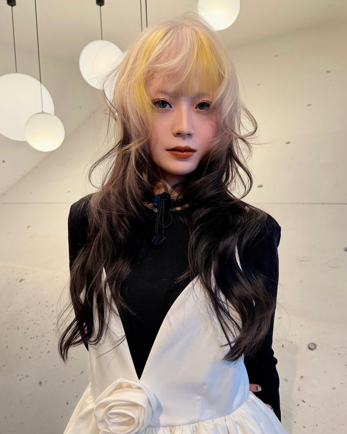 slash color　 white silver × yellow  airy wave